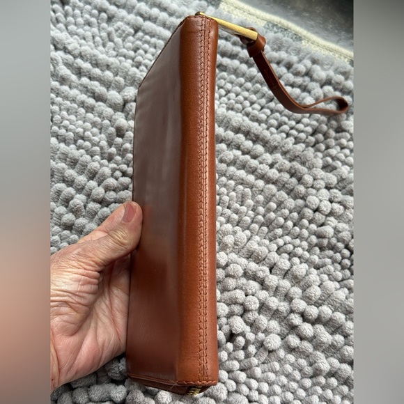 Margot New York Gabby single zip around wristlet, EUC, front slip,goldtone pull - Picture 6 of 13